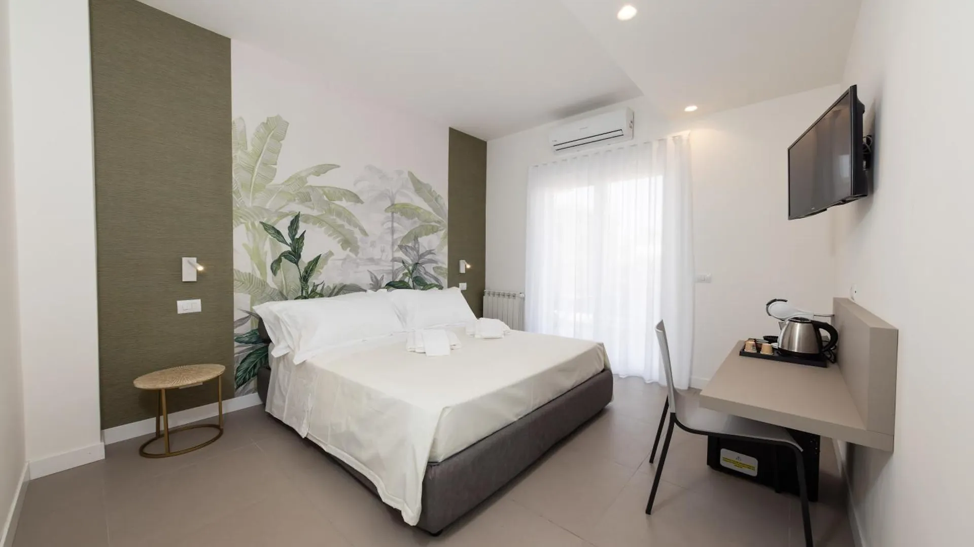 Sant\'Agata Relais contacts